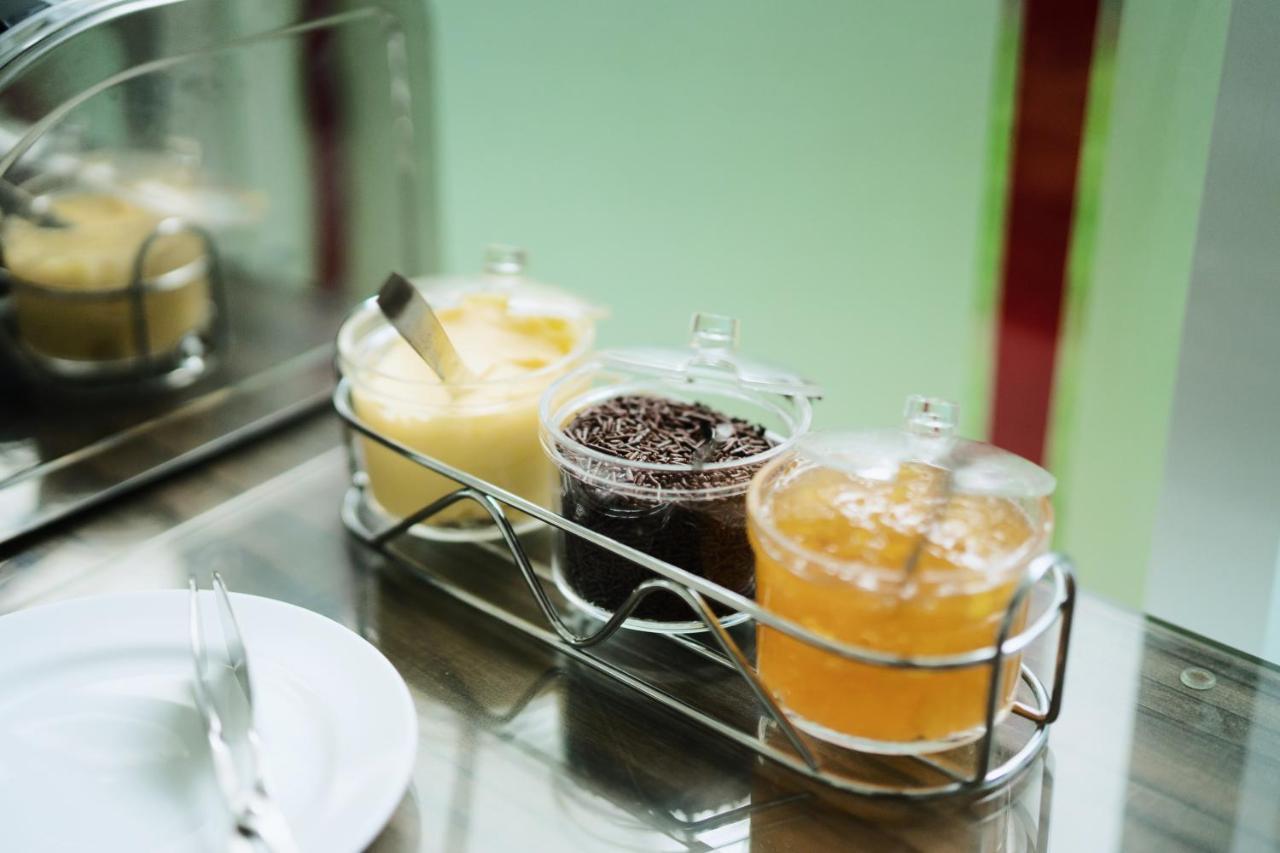 Amaris Hotel Malang Zewnętrze zdjęcie